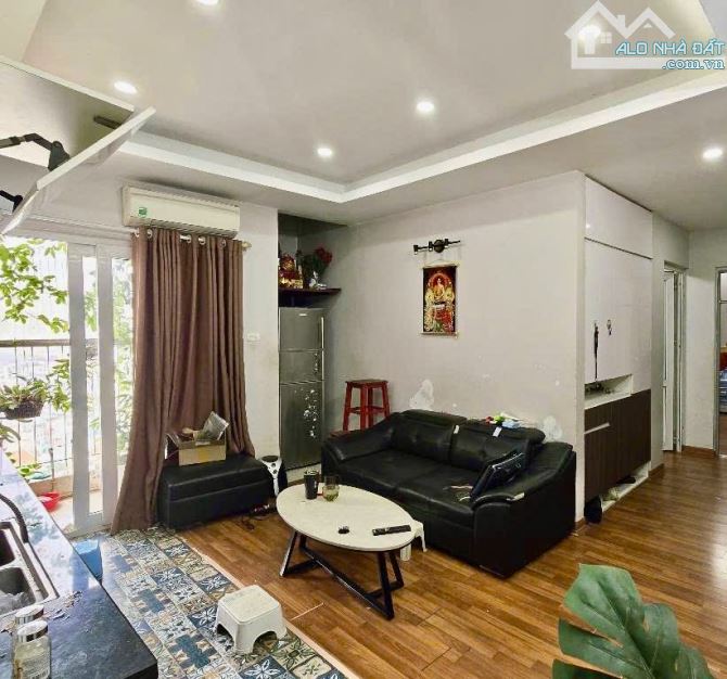 Căn chung cư - Ngọc thuỵ- tầng trung -dt 92m -3ngủ-2vs - 3