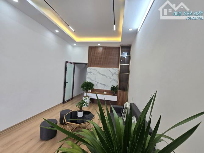 Hiếm, duy nhất, nhà cực đẹp mới tinh, TT Lương Ngọc Quyến 50m2, 3.25 tỷ - 3