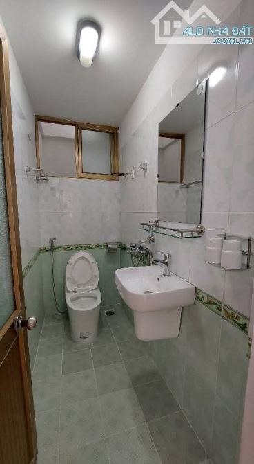 1,95 tỷ. Bán nhà 3,5 tầng tại  Chu  Văn An, Gia Viên, Ngô Quyền  Diện tích 23m , hướng db - 3