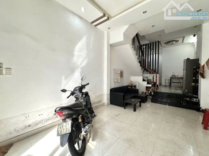 💥XE HƠI THÔNG - HOÀNG HOA THÁM - P.5 - PHÚ NHUẬN 👉 8,7 TỈ TL - 4 TẦNG - 5 PHÒNG - 5WC - 3