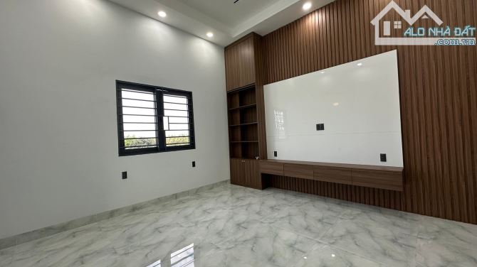 BÁN NHÀ MỚI 4PN, NỘI THẤT GỖ HƯƠNG,ĐƯỜNG 160, TĂNG NHƠN PHÚ A, GIÁ CHỈ 8.2 TỶ,XE TẢI TỚI T - 3