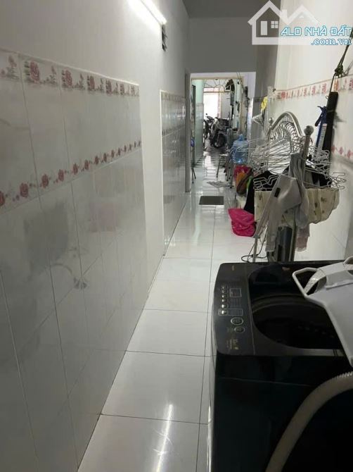 Cần tiền nên bán gấp căn nhà Trịnh Đình Trọng, Tân Phú. Xe hơi đậu trong nhà. 97m2, 8.4tỷ - 3