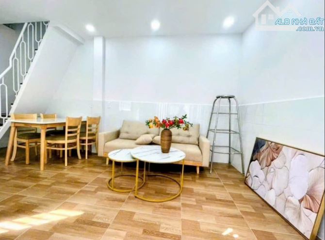 NHÀ SỔ HỒNG RIÊNG Q7 GẦN CHỢ PHÚ THUẬN 2PN,2WC CHỈ NHỈNH 2TỶ - 3