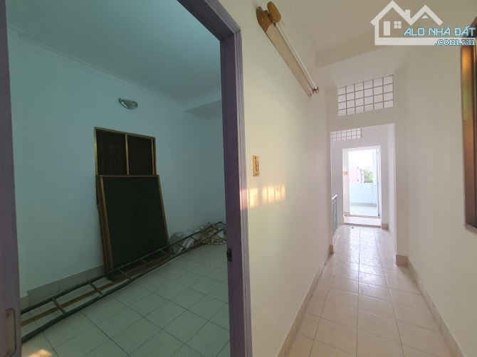 nhà MTKD ngay vòng xoay Hậu Giang, 50 triệu, 4.3 x 25m, 5 tầng, khu Ngân hàng Salon oto - 3