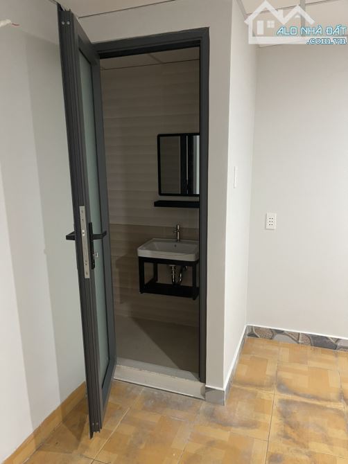 Phòng 25m2, toilet riêng, máy lạnh, Nguyễn Giản Thanh, Quận 10 - 3