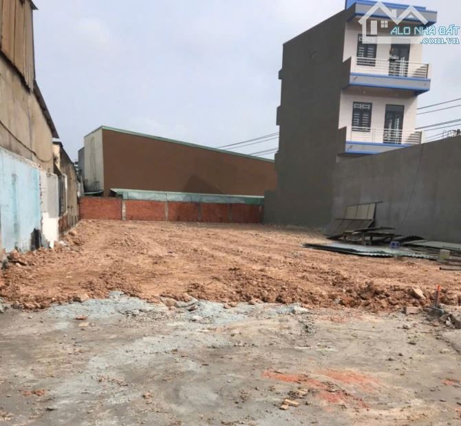 BÁN MẶT TIỀN DT 743 GẦN TTYT DĨ AN, DT 715M2 NGANG 15M, TIỆN LÀM KHO XƯỞNG, SHOWROM, 23TI - 3