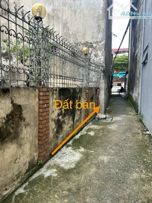 Bán mảnh đất 50m2 cách một nhà ra phố việt hưng ô tô tránh - 3