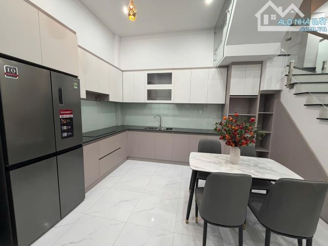 NHÀ MỚI THIẾT KẾ HIỆN ĐẠI -  MT HẺM 3 XE HƠI NÉ NHAU 133 NƠ TRANG GƯH - 3