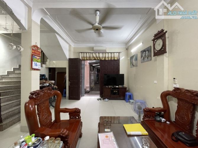 Bán nhà  Ngô Gia Tự,Long Biên 3 tầng,50m2 ,Mt6.6m gần phố nhỉnh 7 tỷ - 3