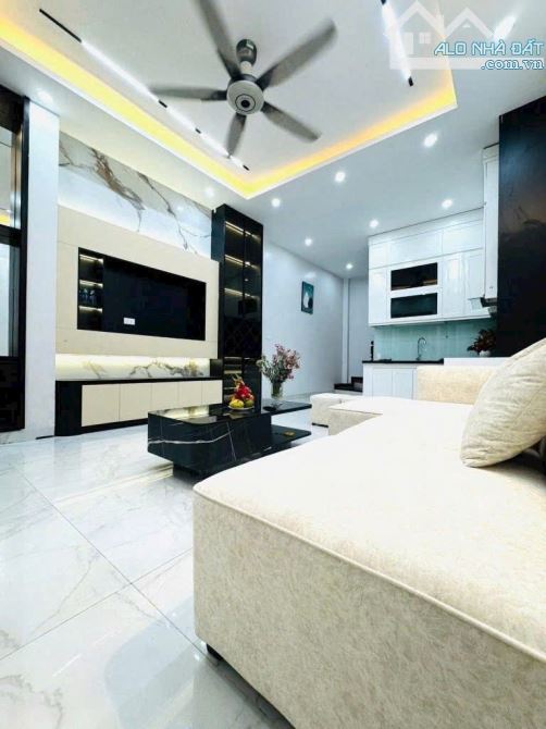 Bán nhà Phố Kim Mã, 30m2 x 5 Tầng - MT 3.2M - Chỉ 7,96 Tỷ - 3