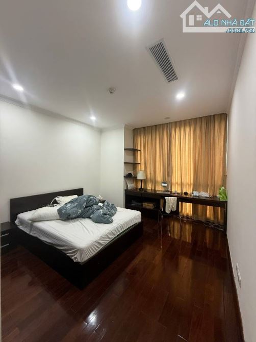 Bán CHCC 3PN2WC 132m2 Vincom Center Bà Triệu, Hai Bà Trưng, SĐCC,tầng trung, slot, từ 20tỷ - 4