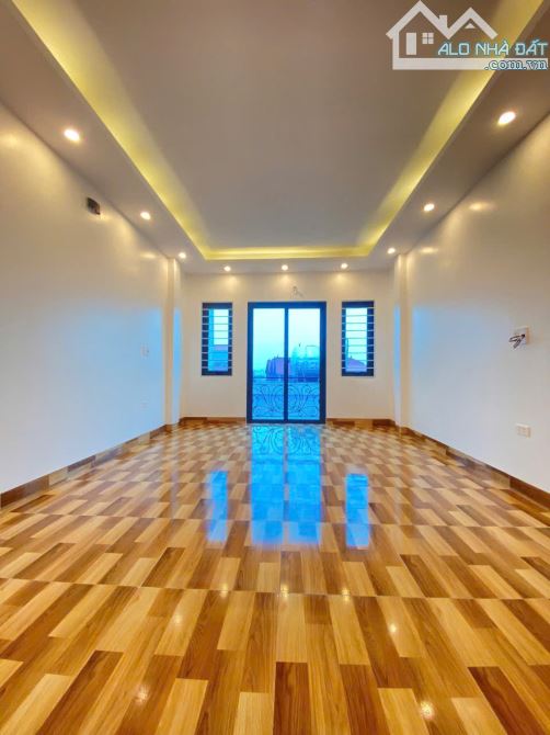 ĐẸP NHÀ MỚI PHỐ ĐẠI TỰ DIỆN TÍCH 35M2 X 5 TẦNG MẶT TIỀN 4M  3 MẶT THOÁNG SỔ ĐỎ - 4
