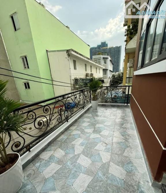 Bán nhà p. Phú Thuận, Quận 7, hàng xóm Phú Mỹ Hưng, 70m2, 7.x tỷ, shr - 4