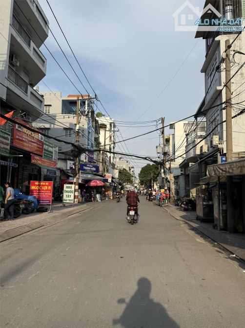 **Bán nhà p10, Tân Bình, CHDV Mặt tiền Trần Văn Quang; 5x17,5m - 20 phòng - 4