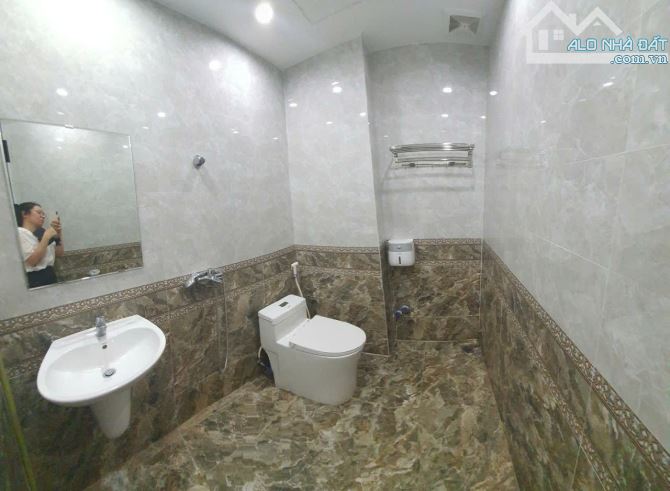 Bán căn hoàn thiện xẻ khe có thang máy Hoàng Huy Mall -  DT 78m - Mt 5m có dòng tiền cho t - 4