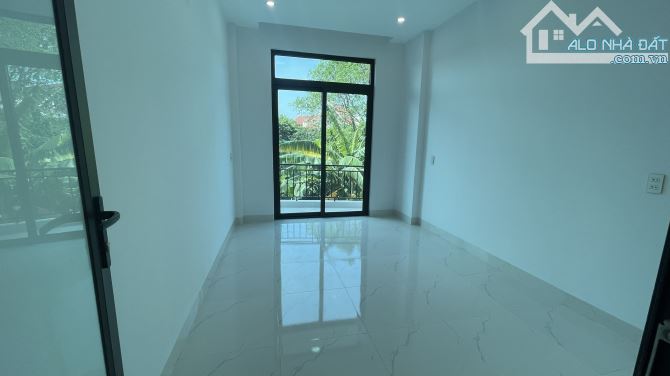 Nhà 3 tầng mới tinh ở Cao Bá Quát p Trường Thi - Ngõ Thông chỉ 2,5xx tỏi - 4