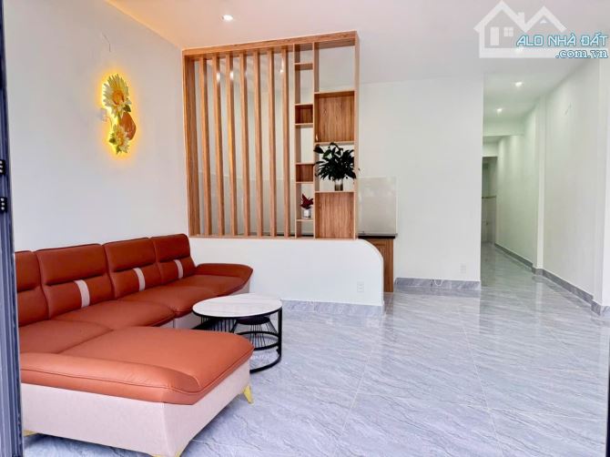 Nhà C4 mới xây Bình Kỳ - lô góc cực đẹp - Oto tận cửa  DT 100 ngang 4,9 nở hậu giá 3 tỉ 9 - 4