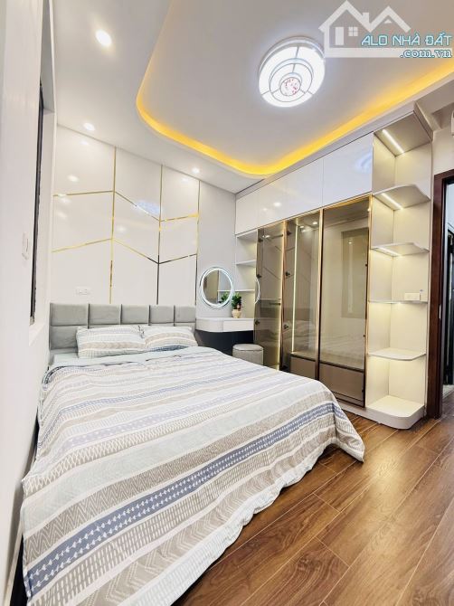 NHÀ ĐẸP LƯƠNG SỬ - VĂN MIẾU - ĐỐNG ĐA - GẦN Ô TÔ TRÁNH - Ở NGAY - 4