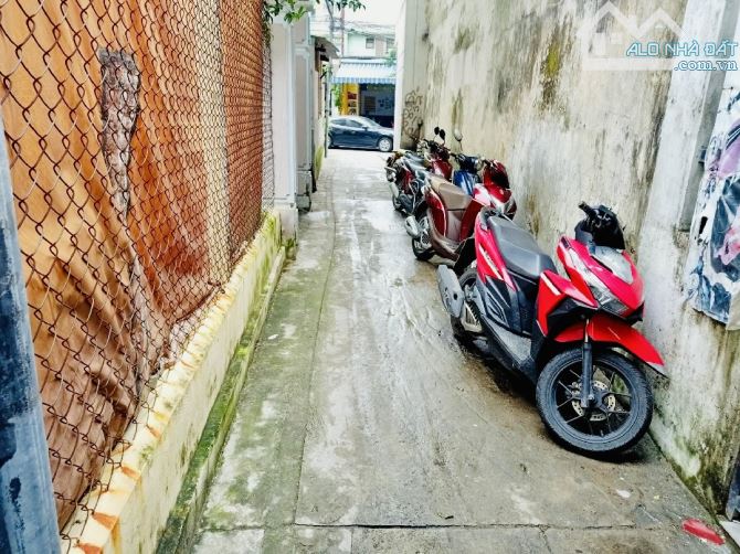 BÁN ĐẤT TẶNG DÃY TRỌ HÀ HUY GIÁP - GẦN ĐH NGOẠI NGỮ - 95m2 - CHO THUÊ 9TRIEU - 4.xTY . - 4