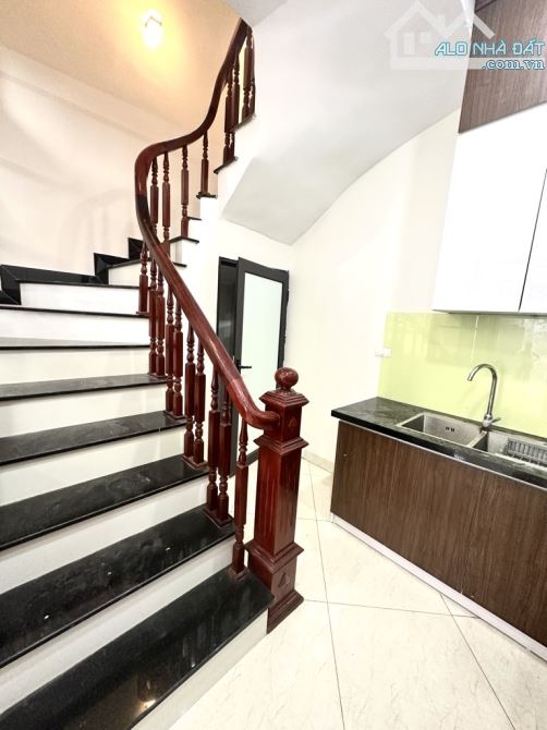 🏠 BÁN NHÀ PHỐ NGUYỄN KHOÁI – TẶNG NỘI THẤT- NHÀ MỚI- 37M² – 5 TẦNG – GIÁ 6.8 TỶ - 4