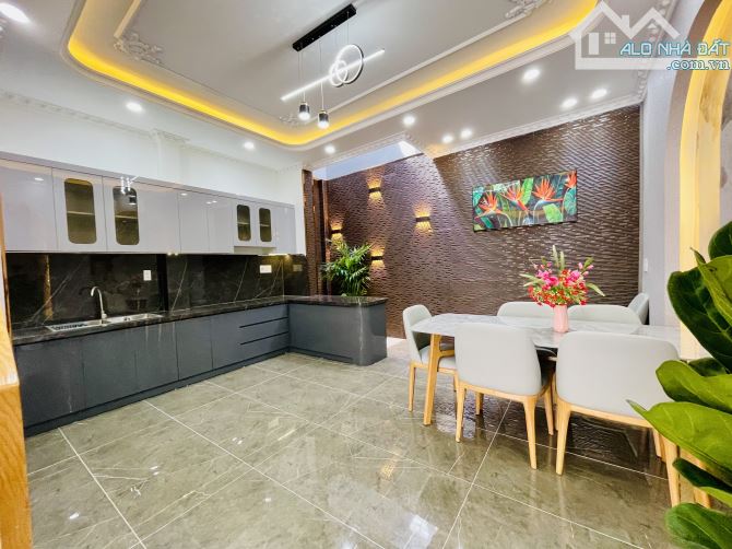 Bán nhà ngang khủng 5,2m, 3 tầng, hẻm xe hơi gần Emart Phan Huy Ích, Gò Vấp, chỉ 6 tỷ 9 - 4