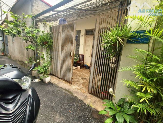 BÁN ĐẤT TẶNG NHÀ 3 TẦNG - DT 64M2 - PHÙ HỢP XÂY CCMN - DÒNG TIỀN 190TR/NĂM - 4