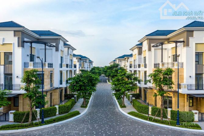 Chính chủ gửi bán nhà phố Verosa Park, Phú Hữu kế cận Q2, 5