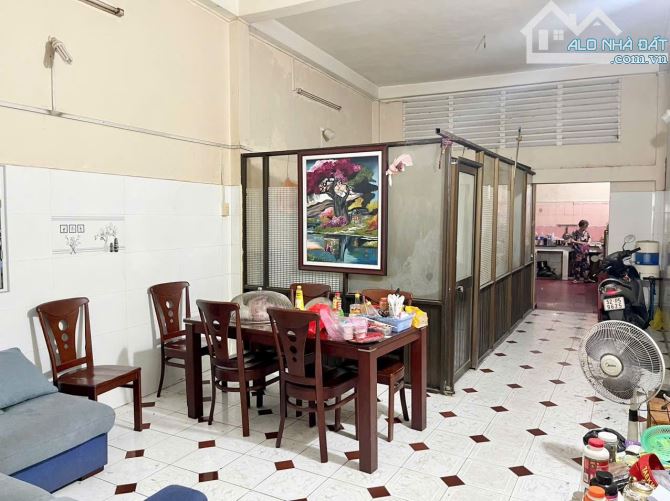 Cần bán gấp căn nhà Lạc Long Quân, p11, Tân Bình, Hồ Chí Minh. 101M2, NỞ HẬU - 4