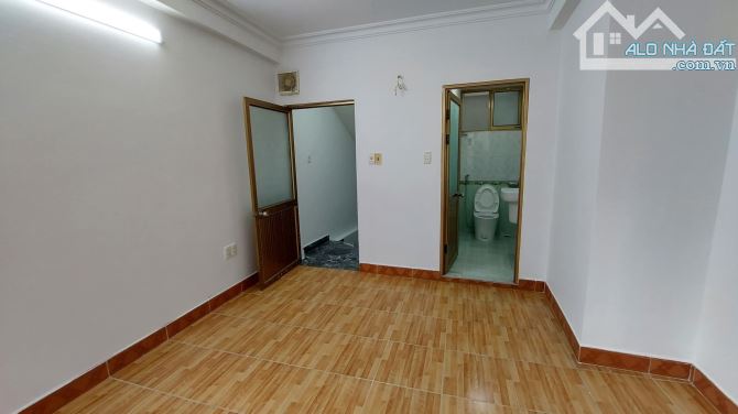 1,95 tỷ. Bán nhà 3,5 tầng tại  Chu  Văn An, Gia Viên, Ngô Quyền  Diện tích 23m , hướng db - 4