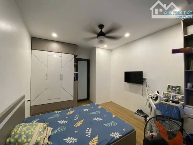 NHỎ XINH CÓ VÕHIẾM - MẶT PHỐ - Ô TÔ TRÁNH VỈA HÈ - KINH DOANH SẦM UẤT - 4