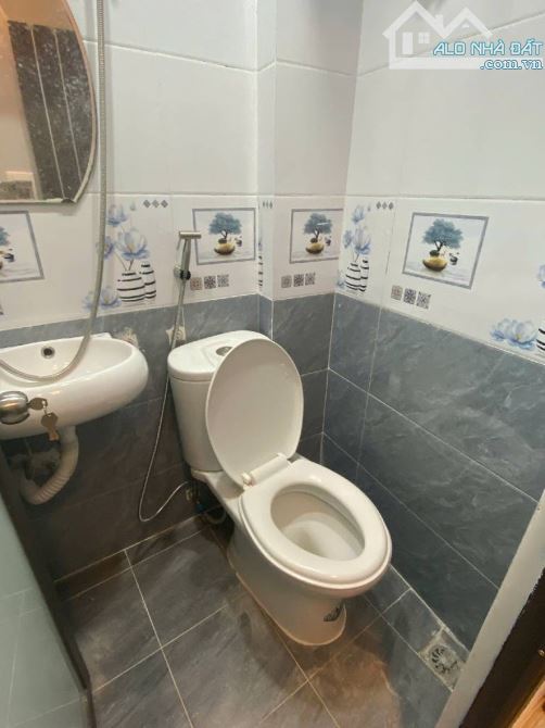 Bán nhà 5 tầng, diện tích 21m2 phố Yên Lãng, ngõ thông. Trung tâm quận Đống Đa giá 3,85 tỷ - 4