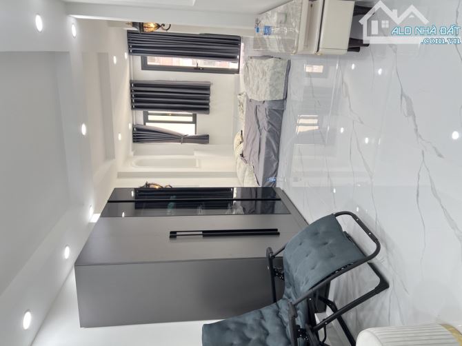 VỊ TRÍ ĐẸP MẶT TIỀN KINH DOANH ĐƯỜNG NHẬT TẢO QUẬN10-40m2-5TẦNG BTCT ĐẸP Ở LUÔN-GIÁ10,5 tỷ - 4