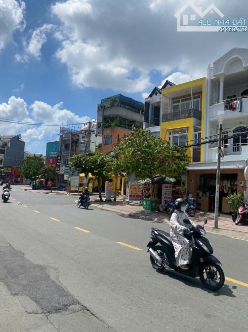 Bán CHDV 1T3L thu nhập 65tr/th, hẻm xe hơi đường Linh Trung, Thủ Đức. 124m2/16.5 tỷ - 4