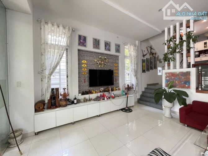 💥 CHỦ GỬI BÁN - BIỆT THỰ GÓC 3 TẦNG, 3 MÊ KIÊN CỐ - CÓ GARA Ô TÔ - TRUNG TÂM HẢI CHÂU - 4