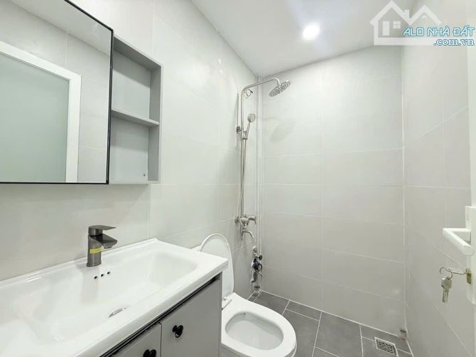 GI.Á 2,699T.Ỷ- SỞ HỮU HỘ KHẨU TRUNG TÂM QUẬN 10- CHUNG CƯ CMT8-VỊ TRÍ TRUNG TÂM-LẦU 1 - 4