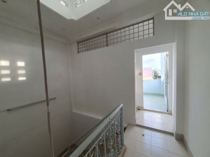 nhà MTKD ngay vòng xoay Hậu Giang, 50 triệu, 4.3 x 25m, 5 tầng, khu Ngân hàng Salon oto - 4