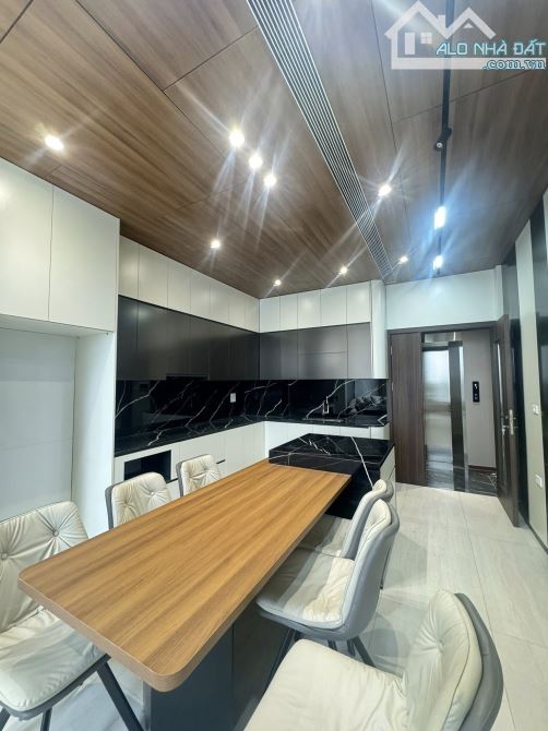 Nhà phố Cự Khối Long Biên ô tô tránh 57m 7T MT 5,4m giá 16,3 - 4