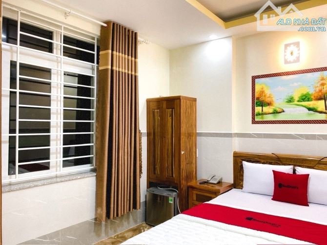 Bán khách sạn Tân Bình - Khu K300 - 7 tầng có hầm - doanh thu ổn định - 4