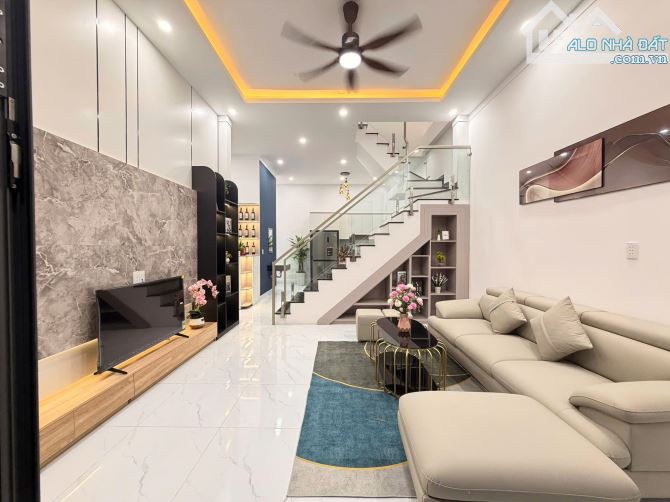 NHÀ MỚI THIẾT KẾ HIỆN ĐẠI -  MT HẺM 3 XE HƠI NÉ NHAU 133 NƠ TRANG GƯH - 4