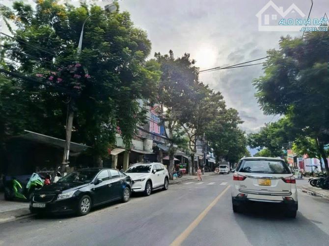 💥🏡🏝️Bán nhà C4 ở và kinh doanh. Mặt tiền Nguyễn Chích. 75m2. Giá 5,37 tỹ - 4
