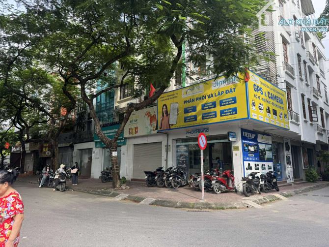 Bán tòa VP -apartment -hiện đại - gần MP Lạc Long Quân, 138m2 x 9 tầng, 51 tỷ - hầm- ô tô - 4