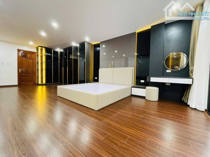 BÁN NHÀ PHÂN LÔ 13 LĨNH NAM MAI ĐỘNG HOÀNG MAI - 68M 7T MT 4.7M - VỈA HÈ OTO TRÁNH NHAU - 4