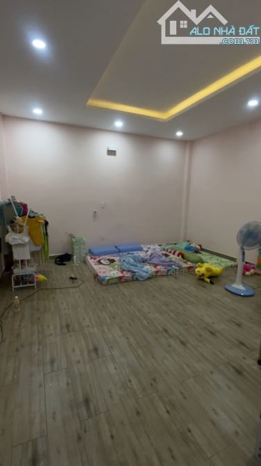 (Q8) B.ÁN N.HÀ BÌNH CHÁNH - 5X28M - NỘI THẤT ĐẸP, SÂN VƯỜN RỘNG - HẺM XE HƠI - 5