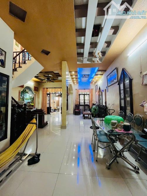 NHÀ ĐẸP NHƯ BIỆT THỰ 7 x 28M, 3 TẦNG, 7PN, Ô TÔ NGỦ SÂN, NGAY NGUYỄN DUY TRINH, CHỈ 9 TỶ - 5