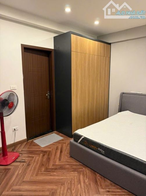 Tôi cần cho thuê căn 2 ngủ 87m2 Taseco: 2PN, 2VS, full đầy đủ nội thất, view hồ. Giá 17 tr - 5