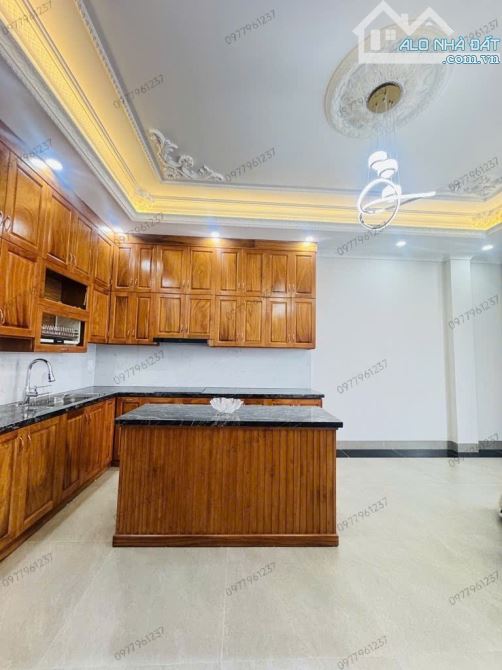 BÁN NHÀ HOÀNG QUỐC VIỆT 60m2. 2 THOÁNG + THANG MÁY - GARA Ô TÔ + Ô TÔ TRÁNH - 5