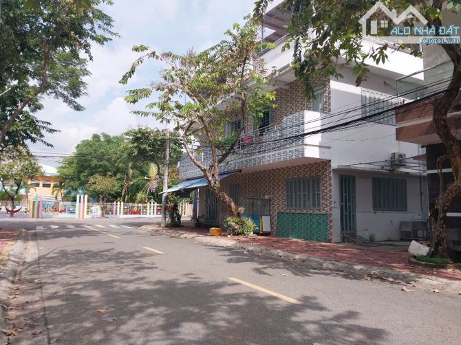 Giá bán: 5 tỷ 190 triệu - DT: 91,5m2 Bán nhà 1 trệt 2 lầu góc 2 mặt tiền đường Tản Đà - 5