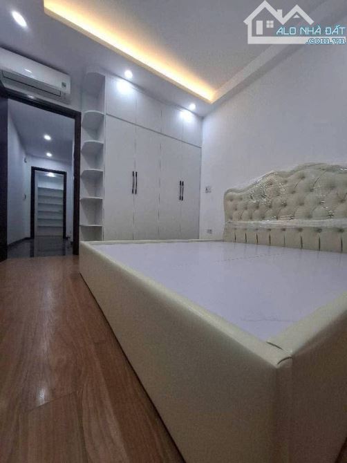 BÁN NHÀ VIỆT HƯNG, LONG BIÊN, DT 36M , 4 TẦNG , Ô TÔ ĐỖ CỬA , FULL NỘI THẤT,  HƠN 6 TỶ - 5