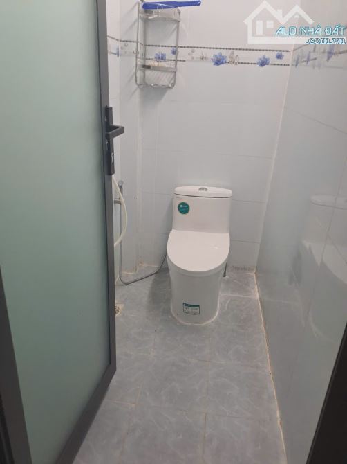 CHO THUÊ NHÀ ĐƯỜNG SỐ 6 P. LINH TÂY. 1 TRỆT 1 LẦU, 2PN 1WC, SÂN RỘNG, NHÀ MỚI GIÁ 8TR/THÁN - 5