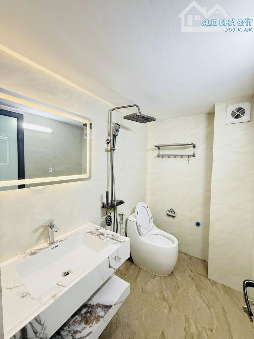NHÀ ĐẸP LƯƠNG SỬ - VĂN MIẾU - ĐỐNG ĐA - GẦN Ô TÔ TRÁNH - Ở NGAY - 5